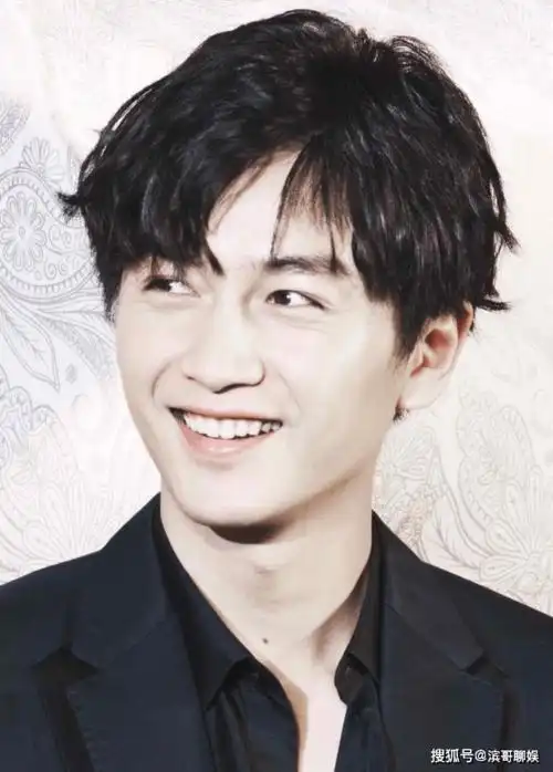 笑起来超级治愈的男明星:陈晓眼里盛满星辰大海,肖战似冬日暖阳