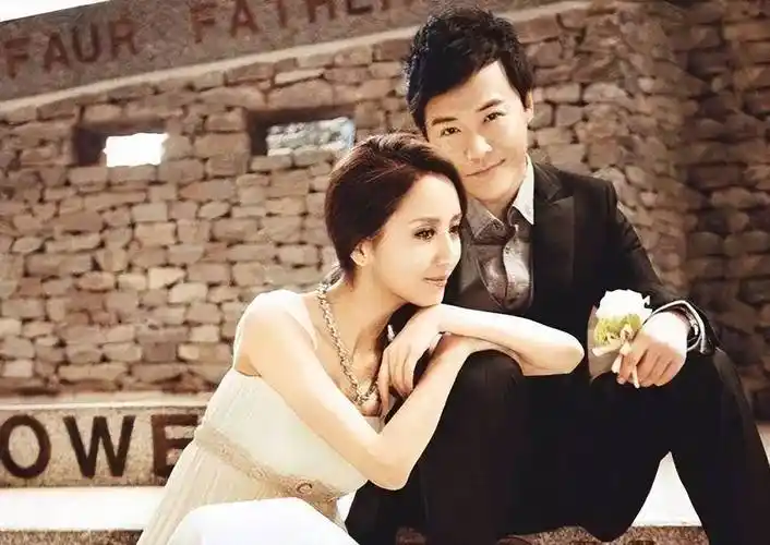 陈思诚深夜为佟丽娅庆生,刚与小女友日本旅游,合照暴露两人关系_陈思