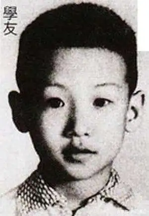 张学友的祖籍在天津,因为战乱,张学友的父辈又迁徙到了上海.