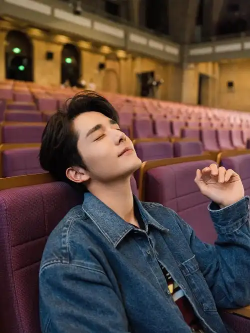 张新成超话97#周洛的洛曼史##张新成周洛#见喜欢的人,当然要跑着去!