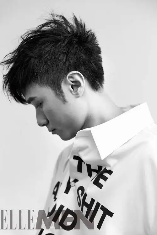 古巨基身穿个人主理品牌登时尚杂志个性穿搭演绎都市玩酷文化