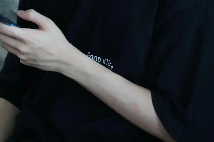 马嘉祺的手部青筋【多图预警】