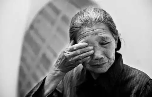 泰国又一个逆天广告《记得养育你的每一口饭》,感动了全球20亿人!