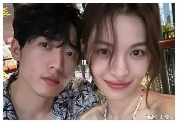 钟楚曦侯雯元情人节同时晒照官宣恋情,希望这次恋情能长久|娱乐圈