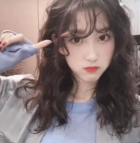 2021韩国羊毛卷发型 可盐可甜的羊毛卷发