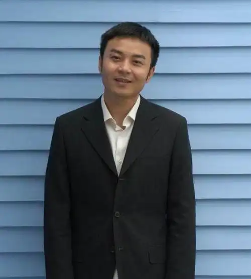 49岁汪涵近照曝光,胡子拉碴模样沧桑,嘴里一直嚼槟榔引热议|汪涵|槟榔