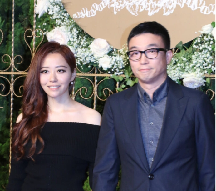 张靓颖新恋情疑曝光被前夫利用后她和冯轲的伴郎在一起了