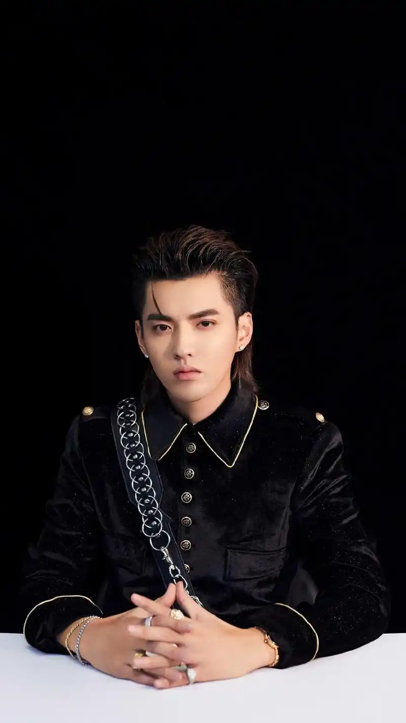 吴亦凡帅气有型图片手机壁纸