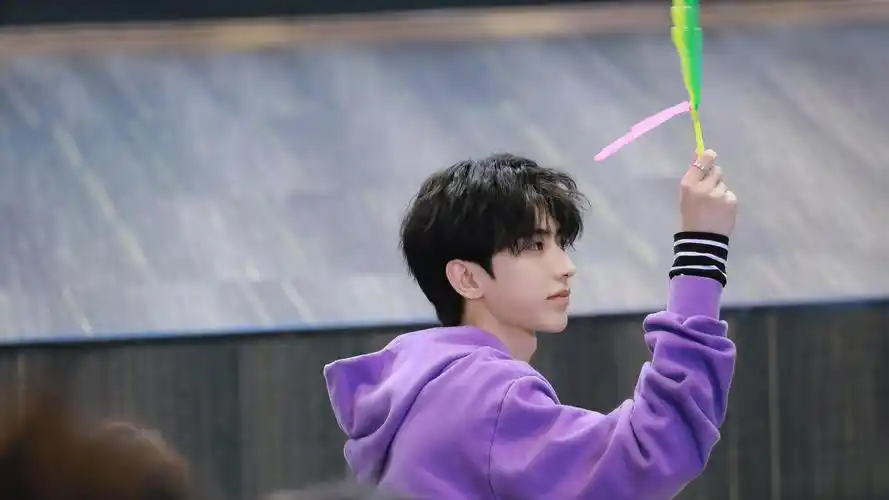 男神蔡徐坤青春有你pd形象