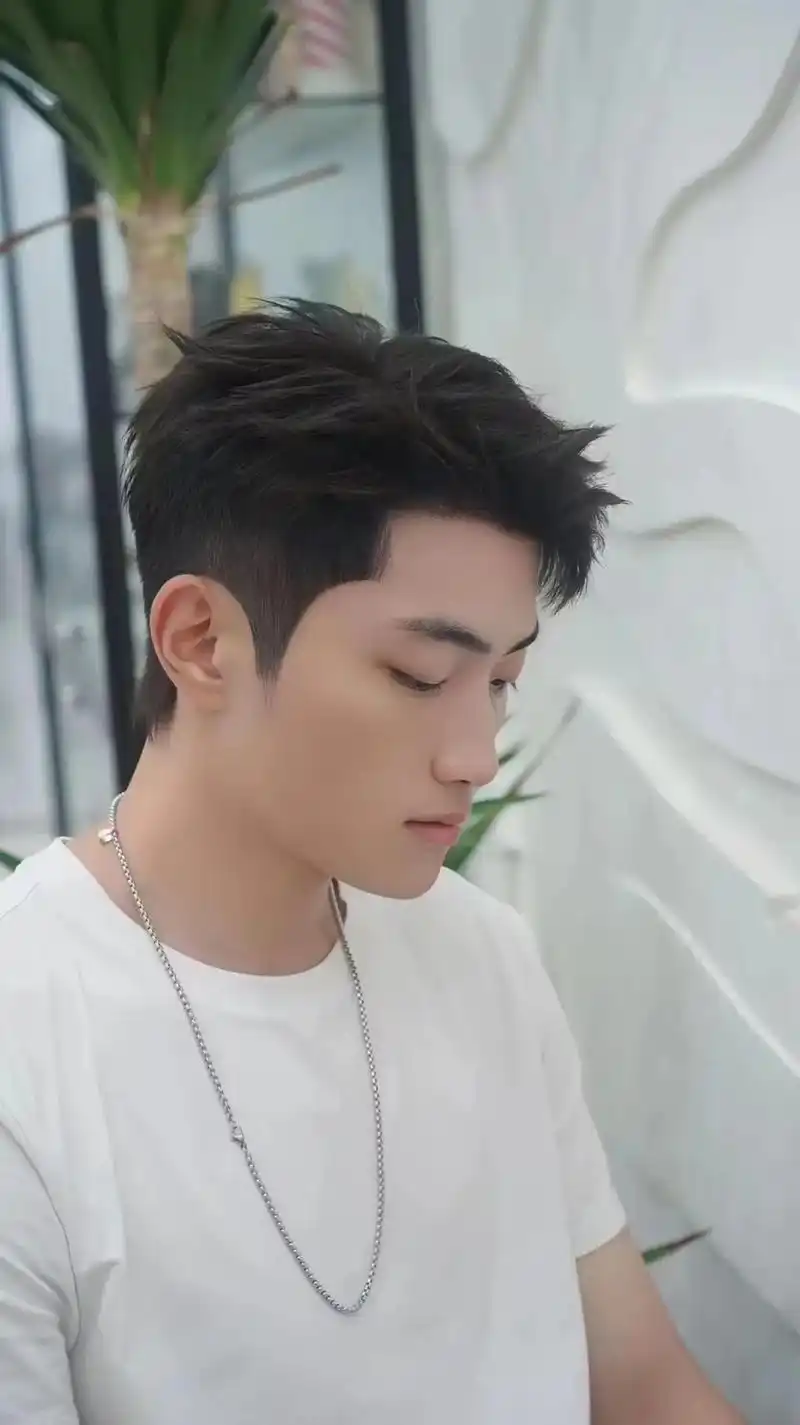 你得打理起来,,,少年感韩式三七分纹理气垫烫 1微分的刘海能 - 抖音