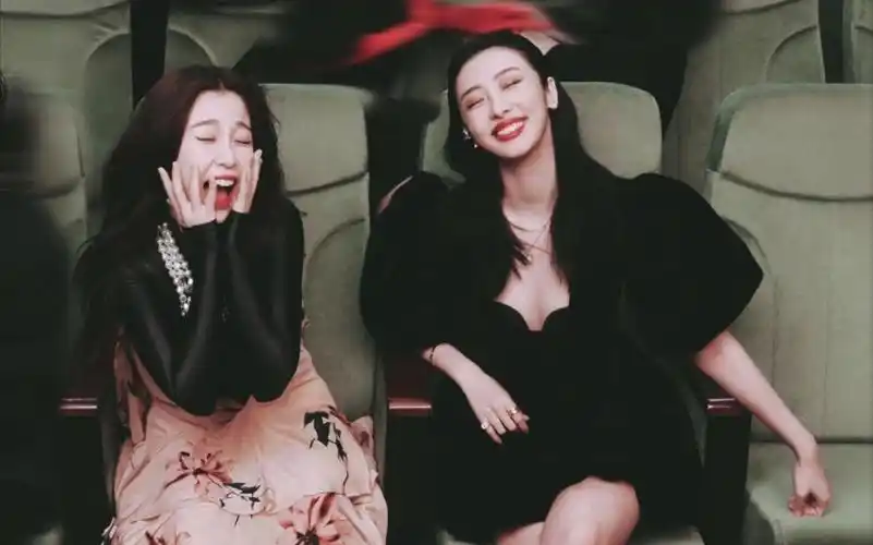 赵小棠x虞书欣 两个甜甜的女孩在一起有谁不爱呢_哔哩哔哩_bilibili