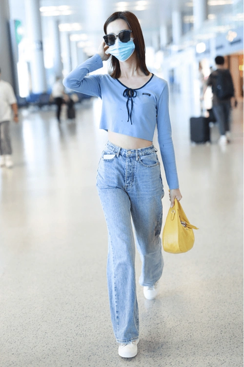 陈都灵也是小腰精穿露脐装凹出窈窕曲线身材比例是真的好