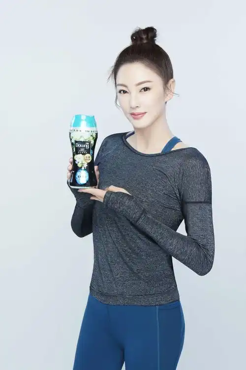 张雨绮官宣某品牌代言人 活力无限展自信之美