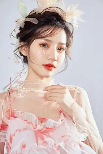 梵朵拉化妆造型的化妆造型作品《贴花花漾少女》