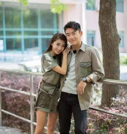 郑恺前女友程晓玥近照好辣,前凸后翘走姿气势汹汹,疑似有新恋情_网友