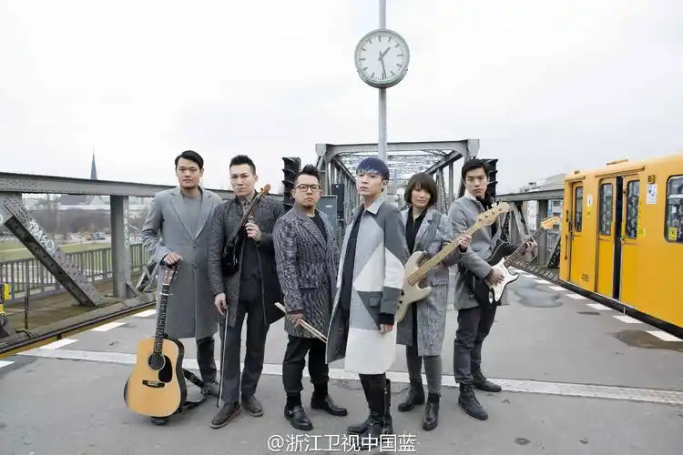 苏打绿贝斯手谢馨仪老公是谁 谢馨仪跟张悬好像对比