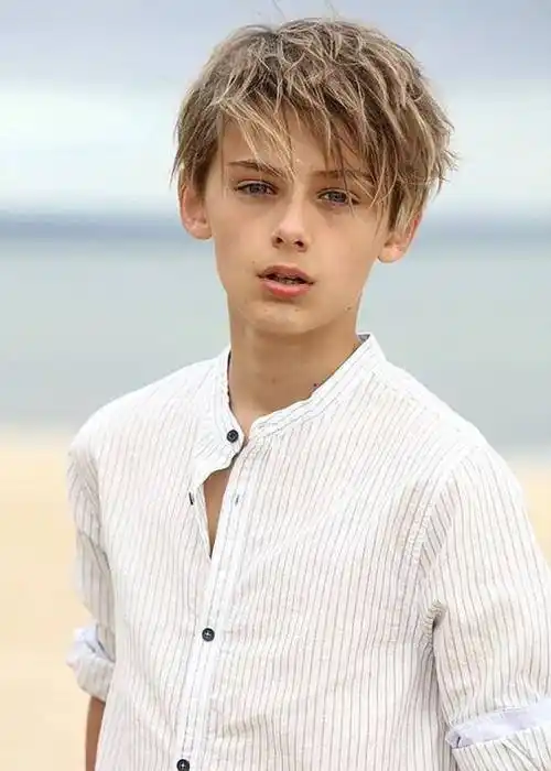 世界上最帅男孩长大,191身高加8块腹肌不负众望,成阳光美男子!