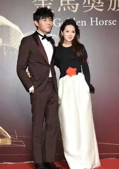 伊能静真是个狠女人!52岁还有少女身材,完全看不出大老公10岁