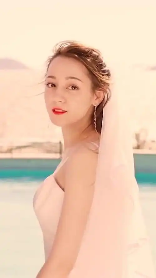 热巴老婆的婚纱合集,代入感太强,我们已经走进婚姻殿堂了