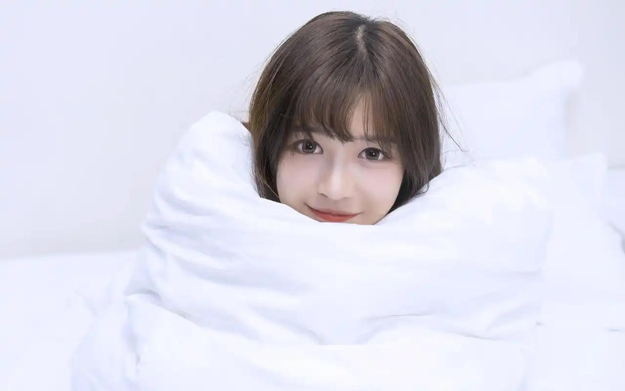 长发养眼的美女日系唯美写真图片桌面壁纸