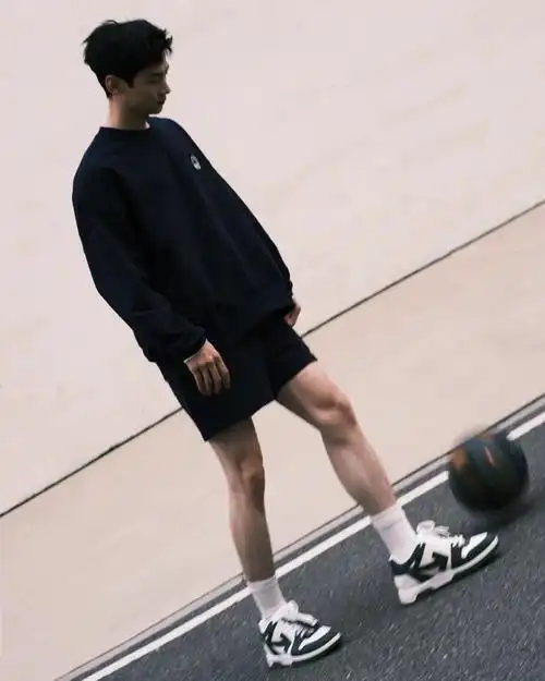 白敬亭打球六宫格随拍##白敬亭运动风随拍