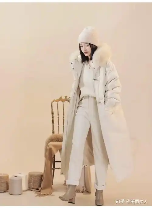 米白色裤子配什么上衣和鞋子好看