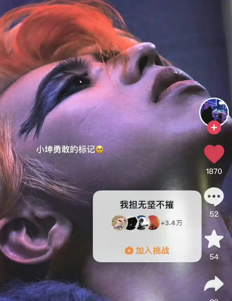 真的才发现#蔡徐坤的脸上有道疤#,据说是为了保护同学脸被夹子还是