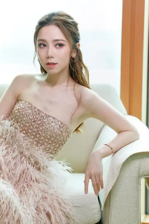 邓紫棋大方晒出"泳装照",看到她的身材,真让人羡慕