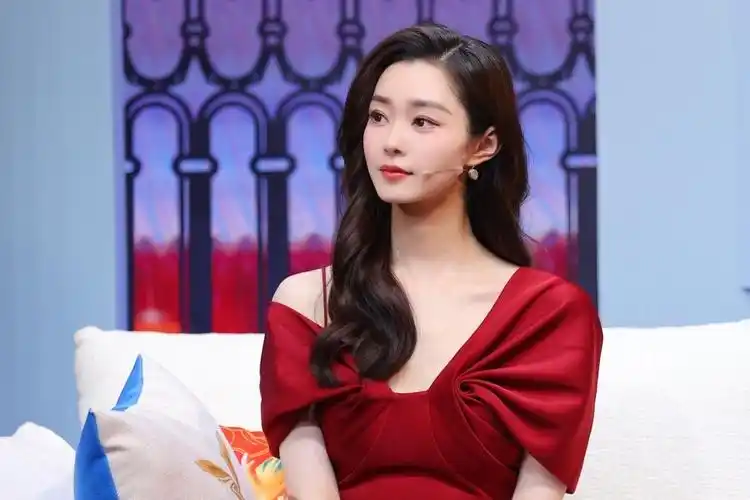 白敬亭口碑崩塌,发展前景堪忧,宋轶"实惨"!_腾讯新闻