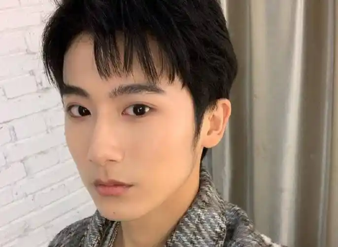 99年郝富申11任女友正脸照被曝,网友看后表示脸盲,审美太统一了_明星