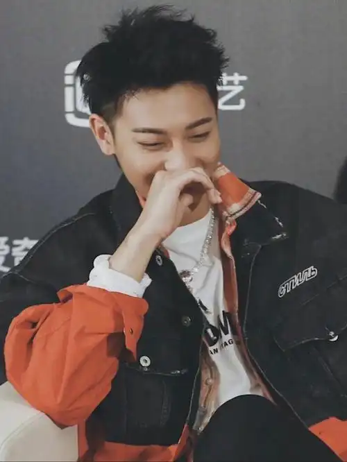 开私人飞机,住千万豪宅,黄子韬:不当明星就回家继承200亿遗产