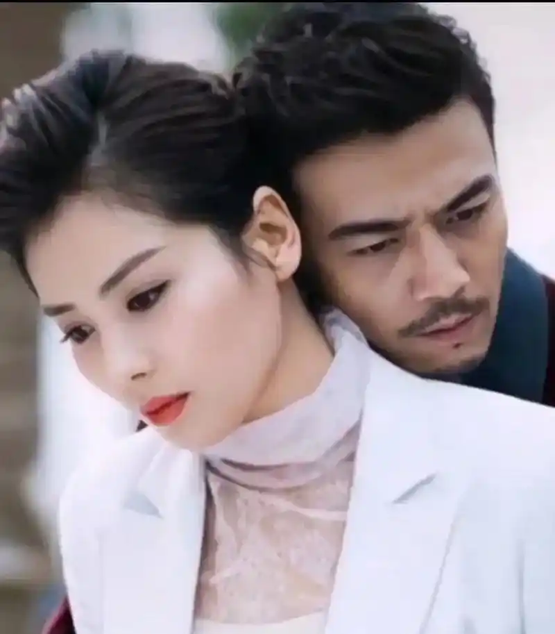 杨烁和刘涛到底是什么关系呢?公共场合都那么的亲密呢?