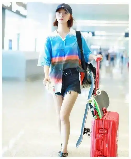 原创王珞丹不是一般的低调痴汉衫热裤现身意外被潮人追捧