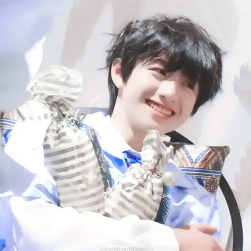 tf家族三代朱志鑫张泽禹头像