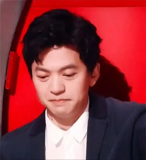 粉丝:好坏09:03《快男》洪雨雷唱歌害羞不敢直视女生,李健:剩下的我替