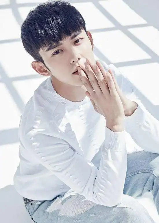 曾舜晞,男歌手,演员,20岁,大眼睛可爱的小鲜肉.曾有网友评价:曾舜晞 !