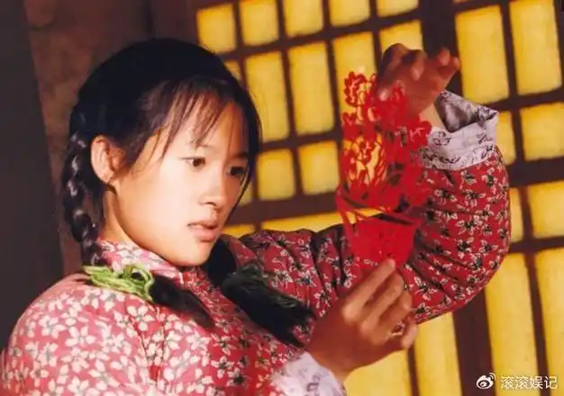 在第一期的嘉宾中,因郑爽和任嘉伦表演的是评委之一章子怡的成名作