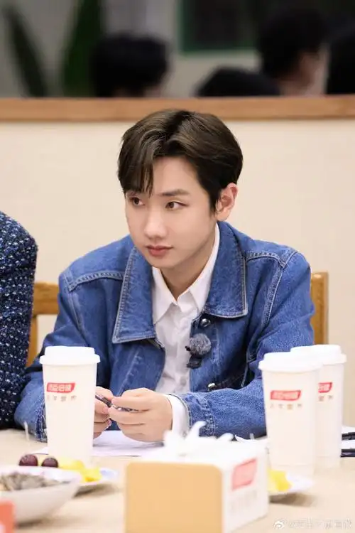 【#声生不息家年华#精彩剧照大放送】首演下半场剧照之@汪苏泷音浪振