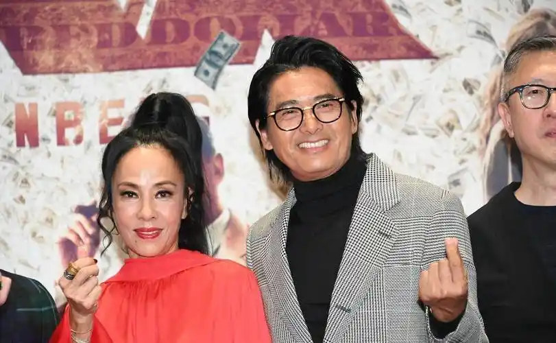 周润发老婆终于惊艳一回,穿红色连衣裙配高跟鞋,冲天辫超减龄_陈荟莲