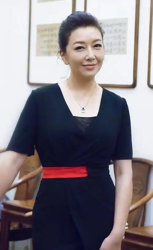 女神江珊,分手18年,兜兜转转,和名不见经传的田小洁在一起了_王志文