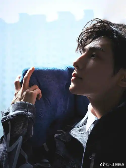 罗云熙窗边大片##罗云熙的侧颜