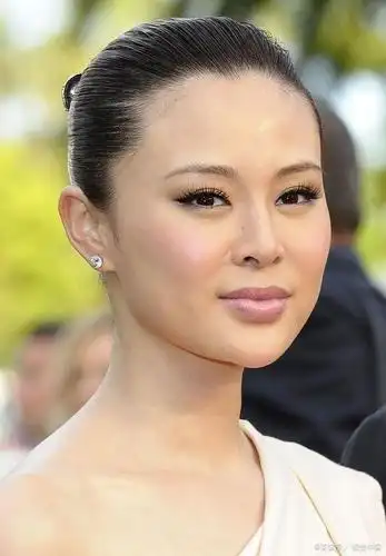 关悦——干练又顾家的知性女明星