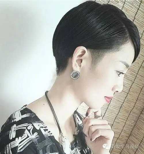 夏季短发流行"剃后边"
