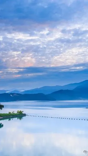 台湾南投,早晨日出,山,蓝天,湖光倒影 iphone 壁纸