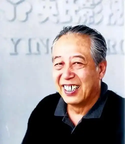 回顾著名演员文兴宇不听妻子的劝告戒烟后半生让妻子黯然流泪