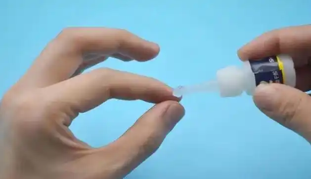 502胶水粘手分不开,教您一招,胶水很快就溶解,方法简单实用_手指_肥皂