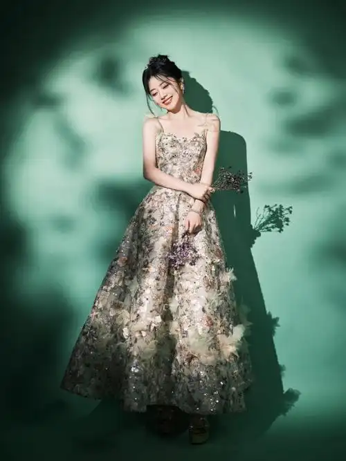 #谭松韵刺绣繁花绿纱裙##谭松韵刺绣繁花裙#