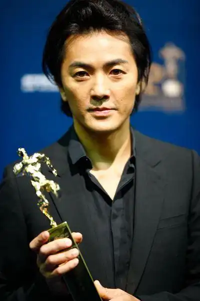 郑伊健罕见短发造型曝光,网友赞叹:好man_网易订阅