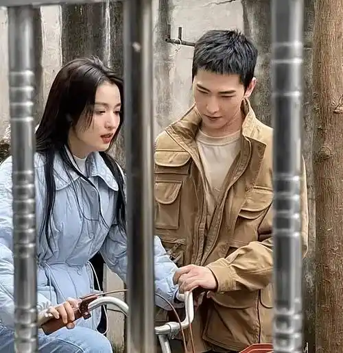 刘大锤的一行字把杨洋的本性展现的淋漓尽致,宋茜看后翘起二郎腿_绯闻