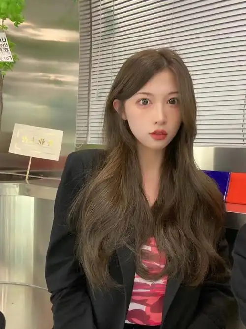 显白发色冷棕色